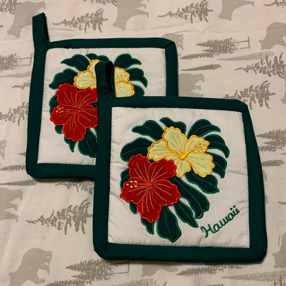 Hawaiian Hibiscus Embroidered Pot Holders - Red and Green